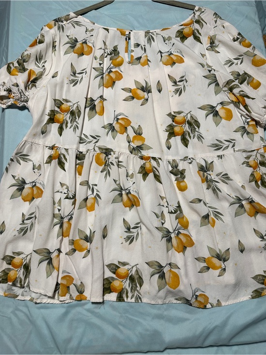 BloomChic Tops - BloomChic White Tunic with Yellow Lemon Print